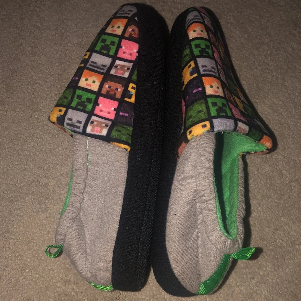 Mind craft  Minecraft Kids‎ 4-5 Slippers NWOT